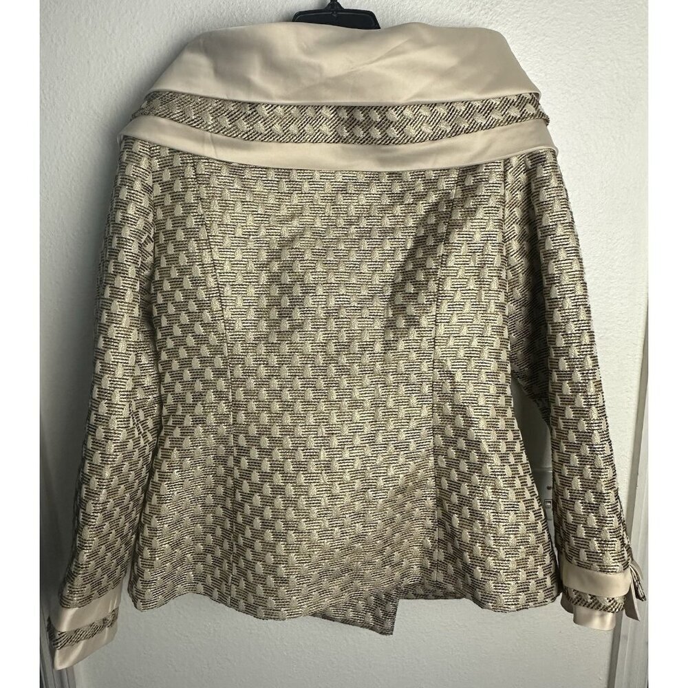 Donna Vinci Champagne Gold Church Suit Jacket Floral Rosette Jewel Button Sz 12 - Picture 16 of 16